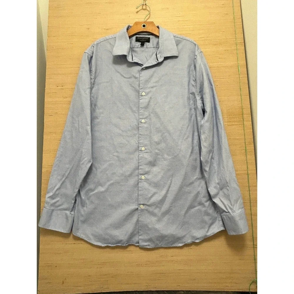 Banana Republic Wrinkle Resistant Long Sleeve Button‎ Down Shirt Light Blue L